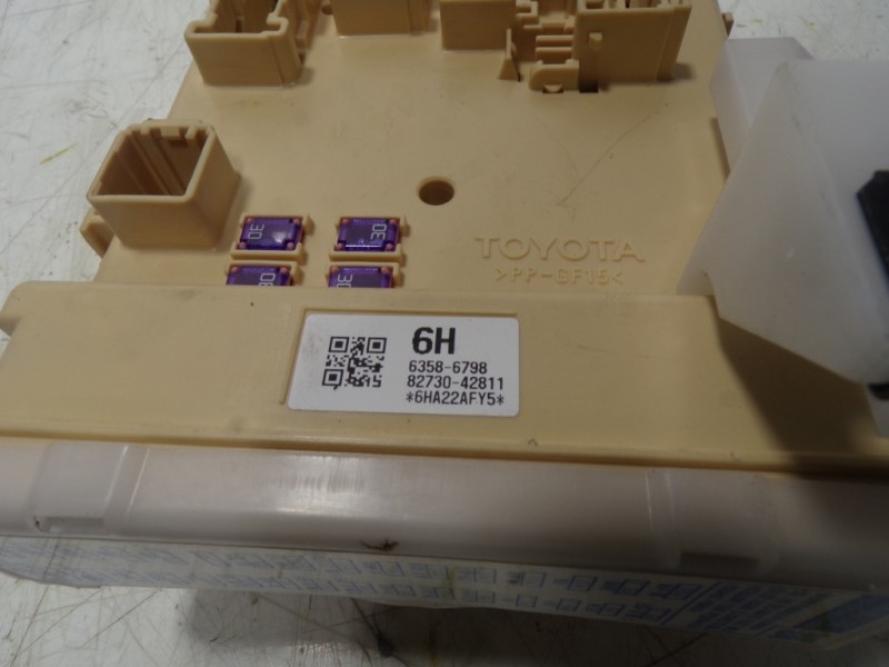 Recambio de caja reles / fusibles para toyota rav 4 advance hybrid referencia OEM IAM 8273042811 8922142300 