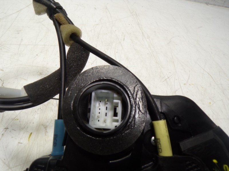 Recambio de cerradura puerta trasera derecha para toyota rav 4 advance hybrid referencia OEM IAM 6905033120 7091122 