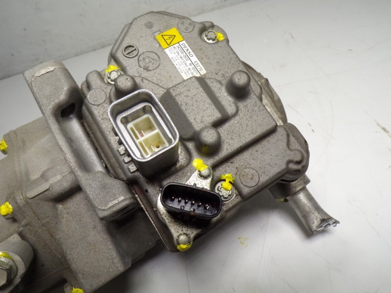 Recambio de compresor aire acondicionado para toyota rav 4 advance hybrid referencia OEM IAM 8837033030 0422000533 0422000533