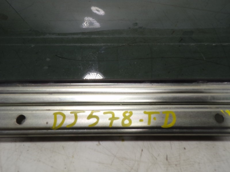 Recambio de cristal puerta trasero derecho para toyota rav 4 advance hybrid referencia OEM IAM 6811342150  