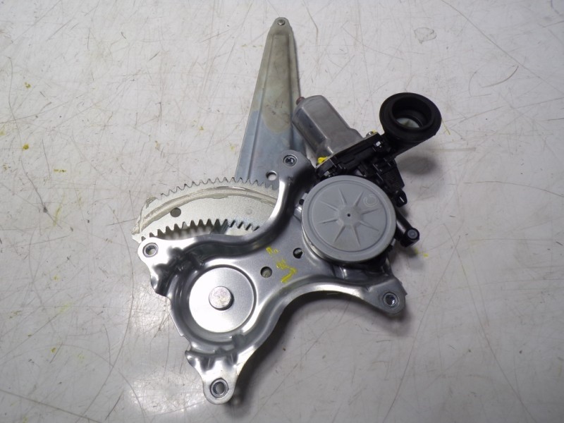 Recambio de elevalunas trasero derecho para toyota rav 4 advance hybrid referencia OEM IAM 6980342050 8572035140 2621002341