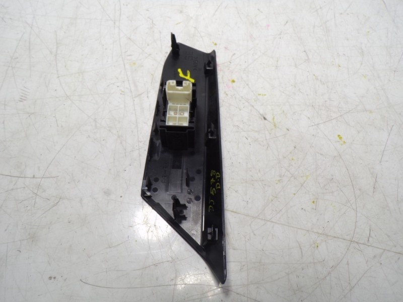 Recambio de mando elevalunas delantero derecho para toyota rav 4 advance hybrid referencia OEM IAM 8481052030  