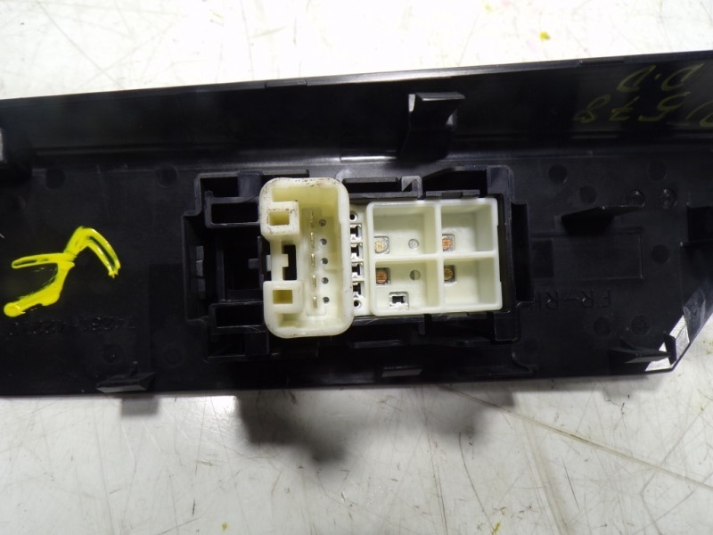 Recambio de mando elevalunas delantero derecho para toyota rav 4 advance hybrid referencia OEM IAM 8481052030  