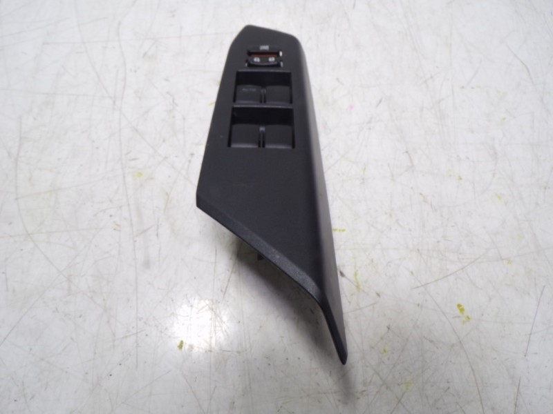 Recambio de mando elevalunas delantero izquierdo para toyota rav 4 advance hybrid referencia OEM IAM 8482042210  