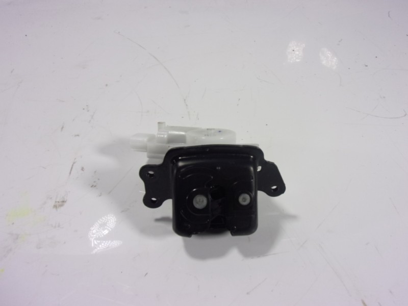 Recambio de cerradura maletero / porton para toyota yaris cross 1.5 vvti 16 v 55 kw referencia OEM IAM 693500D250  