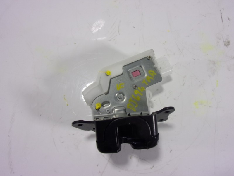 Recambio de cerradura maletero / porton para toyota yaris cross 1.5 vvti 16 v 55 kw referencia OEM IAM 693500D250  