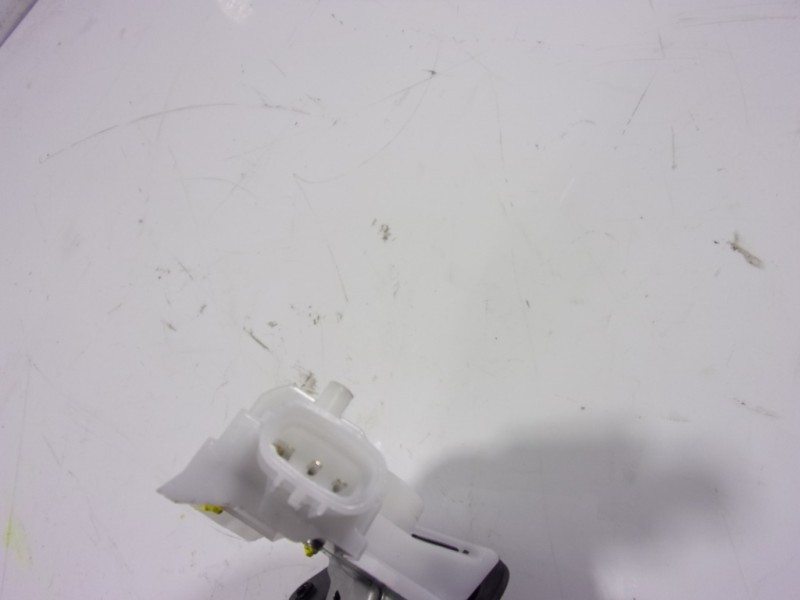 Recambio de cerradura maletero / porton para toyota yaris cross 1.5 vvti 16 v 55 kw referencia OEM IAM 693500D250  