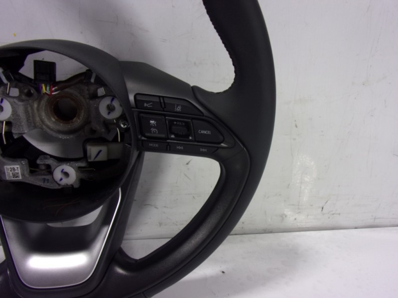 Recambio de volante para toyota yaris cross 1.5 vvti 16 v 55 kw referencia OEM IAM 45100K0140C1  