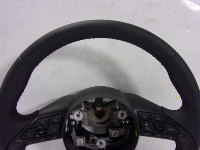 Recambio de volante para toyota yaris cross 1.5 vvti 16 v 55 kw referencia OEM IAM 45100K0140C1  