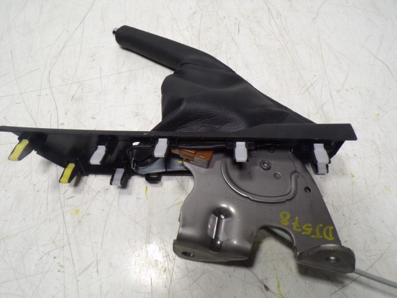 Recambio de palanca freno de mano para toyota rav 4 advance hybrid referencia OEM IAM 4620142170C0  