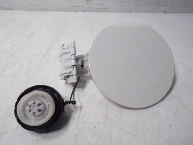 Recambio de tapa combustible para toyota rav 4 advance hybrid referencia OEM IAM 7735042090  