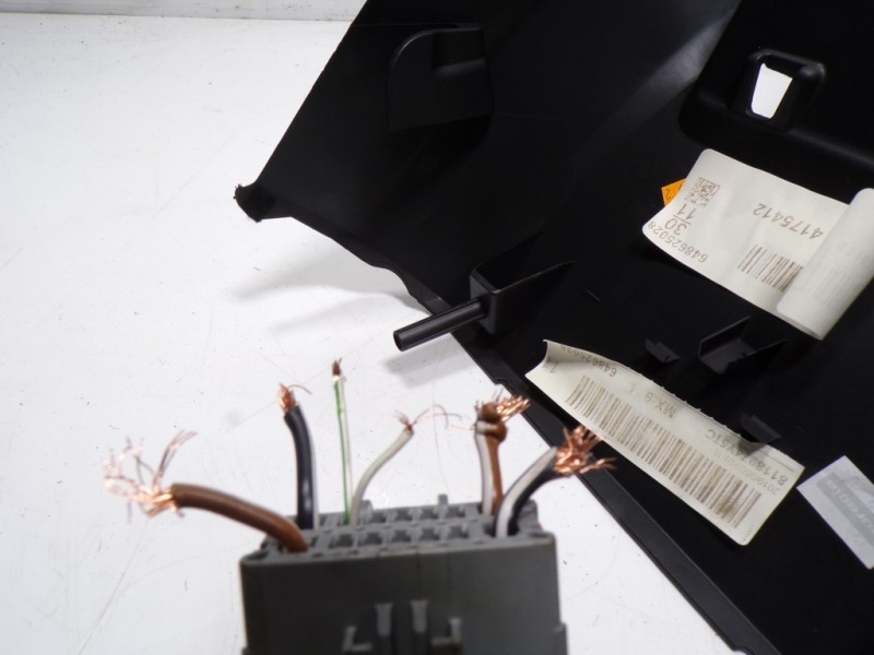 Recambio de apoyabrazos central para volvo v40 cross country 2.0 diesel cat referencia OEM IAM 31389451 08632777 