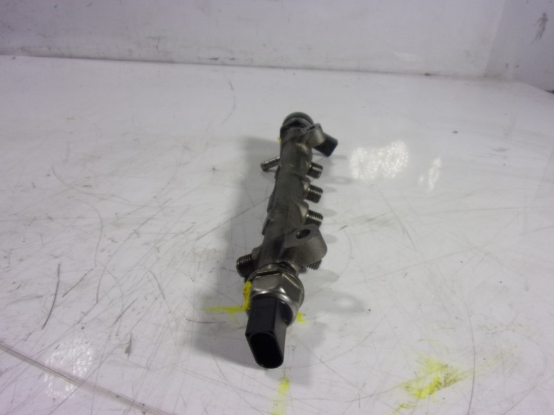 Recambio de rampa inyectora para audi a3 sportback (8va) 1.6 tdi referencia OEM IAM  04L089B 