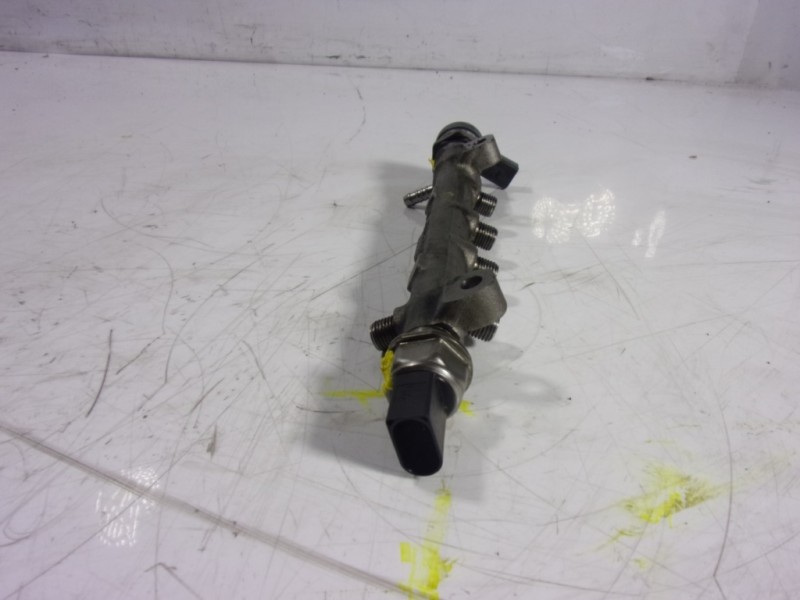 Recambio de rampa inyectora para audi a3 sportback (8va) 1.6 tdi referencia OEM IAM  04L089B 