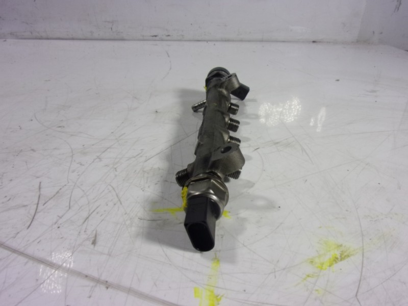 Recambio de rampa inyectora para audi a3 sportback (8va) 1.6 tdi referencia OEM IAM  04L089B 