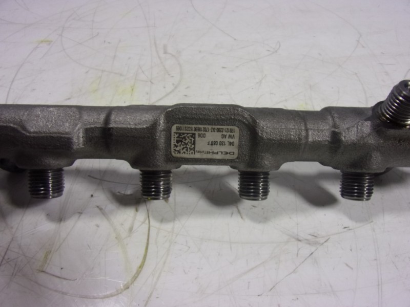 Recambio de rampa inyectora para volkswagen golf vii lim. (bq1) 1.6 tdi referencia OEM IAM  04L130089F 