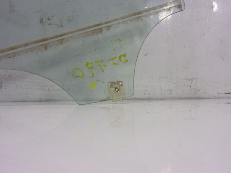 Recambio de cristal puerta trasero izquierdo para mazda 3 lim. (bl) 2.2 turbodiesel cat referencia OEM IAM BBN773511A  