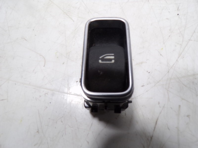 Recambio de mando elevalunas delantero derecho para mercedes-benz cla-klasse (bm 118) cla 180 (118.384) referencia OEM IAM A1679