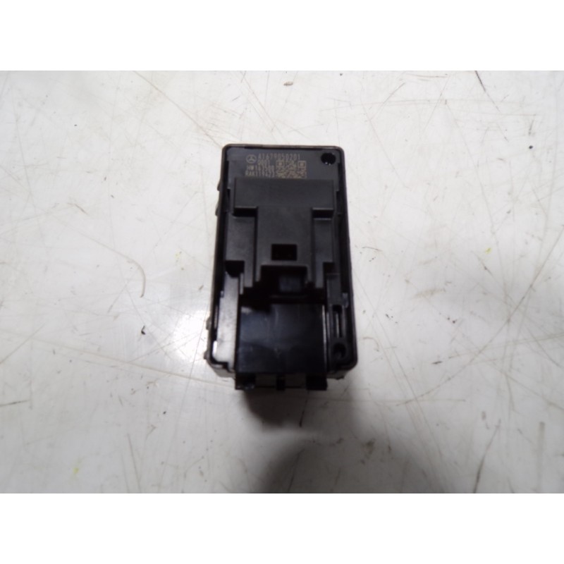 Recambio de mando elevalunas delantero derecho para mercedes-benz cla-klasse (bm 118) cla 180 (118.384) referencia OEM IAM A1679