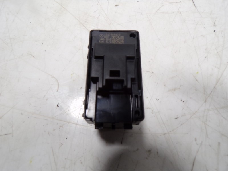 Recambio de mando elevalunas delantero derecho para mercedes-benz cla-klasse (bm 118) cla 180 (118.384) referencia OEM IAM A1679