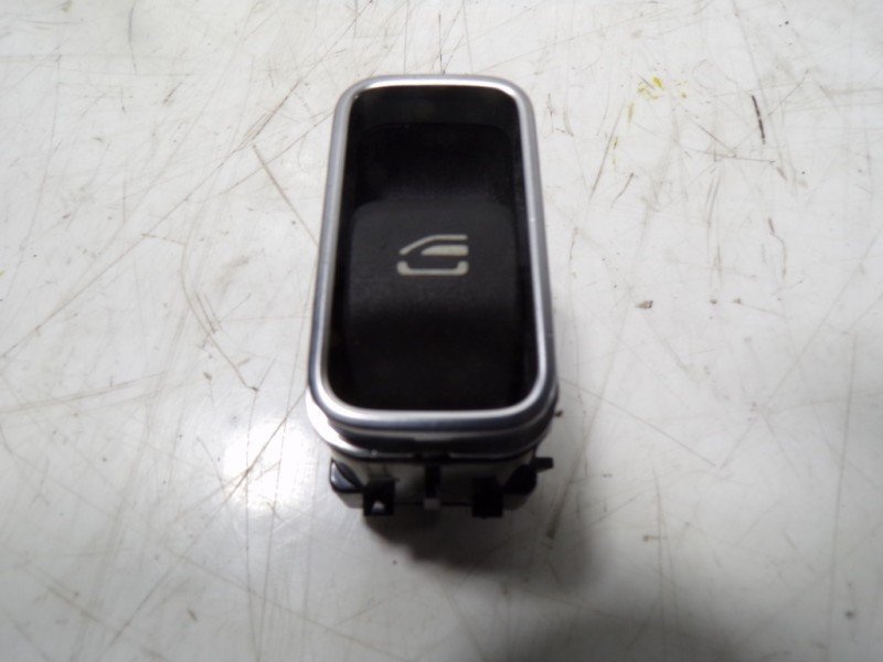 Recambio de mando elevalunas trasero izquierdo para mercedes-benz cla-klasse (bm 118) cla 180 (118.384) referencia OEM IAM A1679