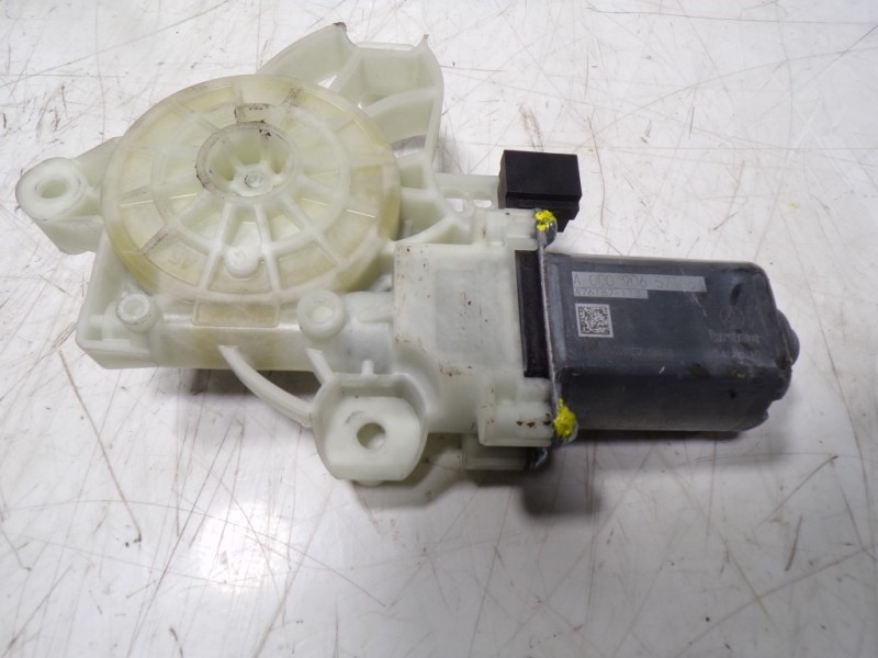 Recambio de motor elevalunas delantero derecho para mercedes-benz cla-klasse (bm 118) cla 180 (118.384) referencia OEM IAM A0009