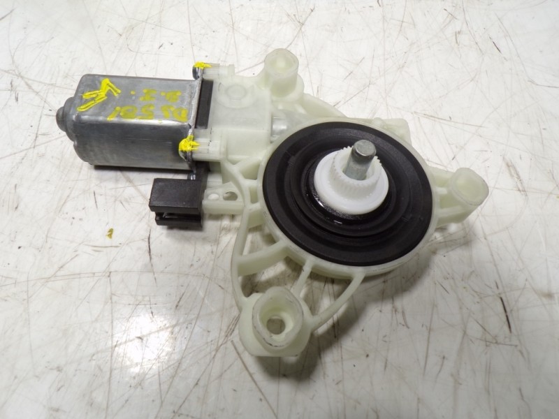 Recambio de motor elevalunas delantero izquierdo para mercedes-benz cla-klasse (bm 118) cla 180 (118.384) referencia OEM IAM A00