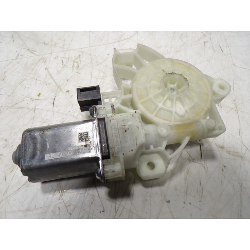 Recambio de motor elevalunas delantero izquierdo para mercedes-benz cla-klasse (bm 118) cla 180 (118.384) referencia OEM IAM A00