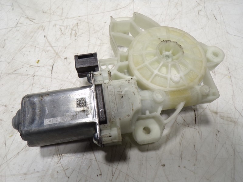 Recambio de motor elevalunas delantero izquierdo para mercedes-benz cla-klasse (bm 118) cla 180 (118.384) referencia OEM IAM A00