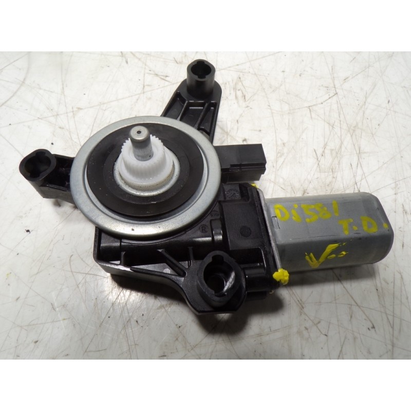 Recambio de motor elevalunas trasero derecho para mercedes-benz cla-klasse (bm 118) cla 180 (118.384) referencia OEM IAM A000906