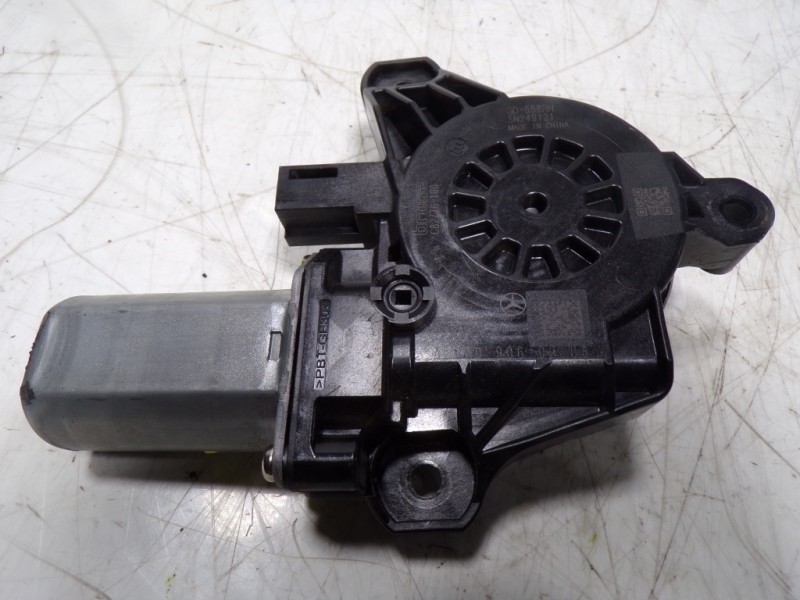 Recambio de motor elevalunas trasero derecho para mercedes-benz cla-klasse (bm 118) cla 180 (118.384) referencia OEM IAM A000906