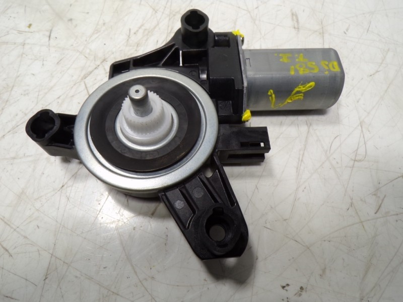 Recambio de motor elevalunas trasero izquierdo para mercedes-benz cla-klasse (bm 118) cla 180 (118.384) referencia OEM IAM A0009