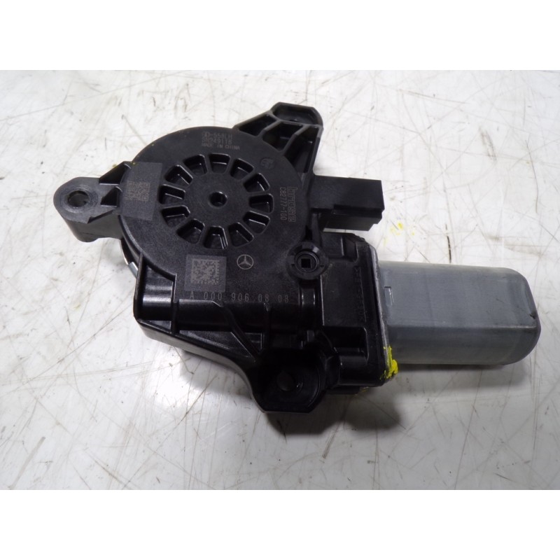 Recambio de motor elevalunas trasero izquierdo para mercedes-benz cla-klasse (bm 118) cla 180 (118.384) referencia OEM IAM A0009