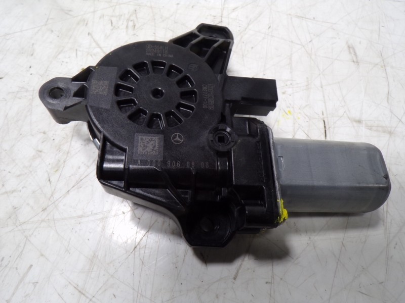 Recambio de motor elevalunas trasero izquierdo para mercedes-benz cla-klasse (bm 118) cla 180 (118.384) referencia OEM IAM A0009