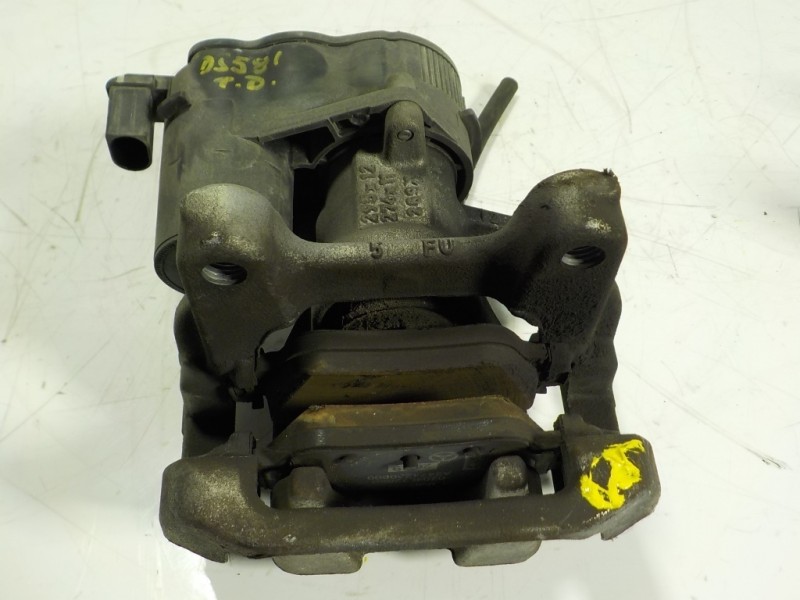 Recambio de pinza freno trasera derecha para mercedes-benz cla-klasse (bm 118) cla 180 (118.384) referencia OEM IAM A2474232000 