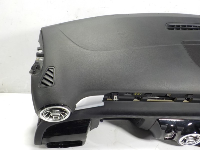 Recambio de salpicadero para mercedes-benz cla-klasse (bm 118) cla 180 (118.384) referencia OEM IAM A17768061029051 A1778602601 