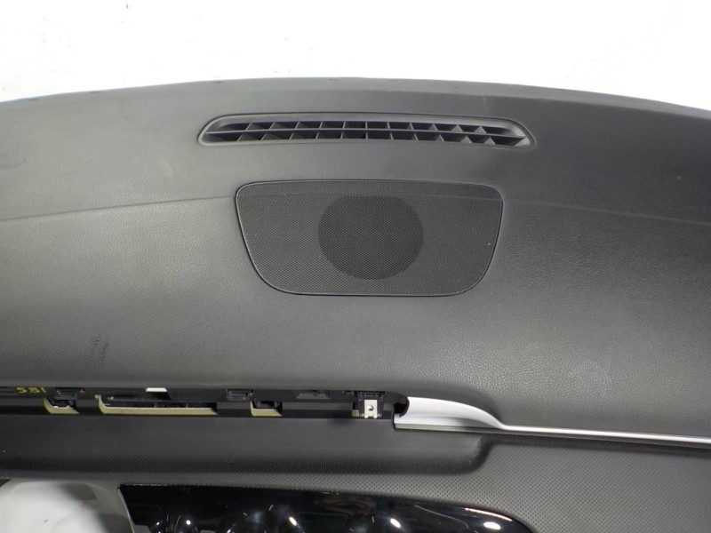 Recambio de salpicadero para mercedes-benz cla-klasse (bm 118) cla 180 (118.384) referencia OEM IAM A17768061029051 A1778602601 