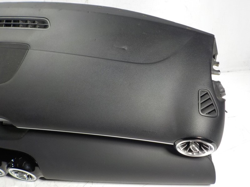 Recambio de salpicadero para mercedes-benz cla-klasse (bm 118) cla 180 (118.384) referencia OEM IAM A17768061029051 A1778602601 