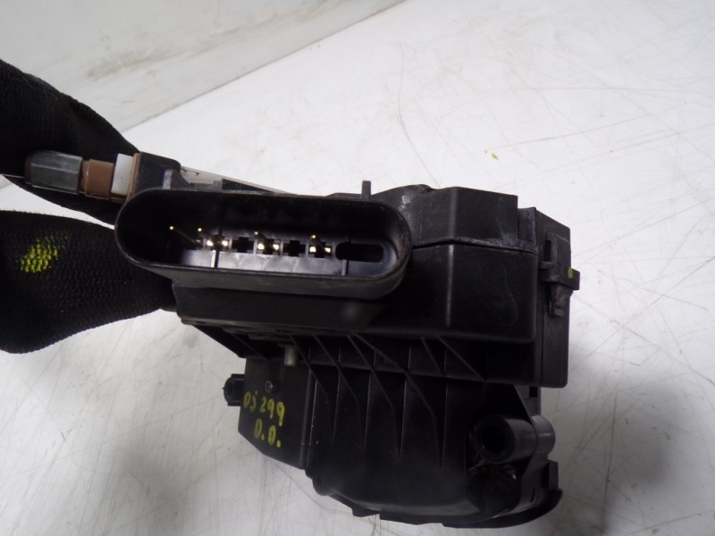 Recambio de cerradura puerta delantera derecha para ford mondeo lim. trend referencia OEM IAM 2066073 C18985101 C18985101