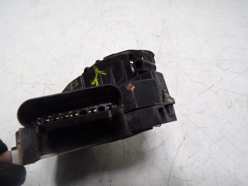 Recambio de cerradura puerta trasera izquierda para ford mondeo lim. trend referencia OEM IAM 2107282 BM5AA26413CE 