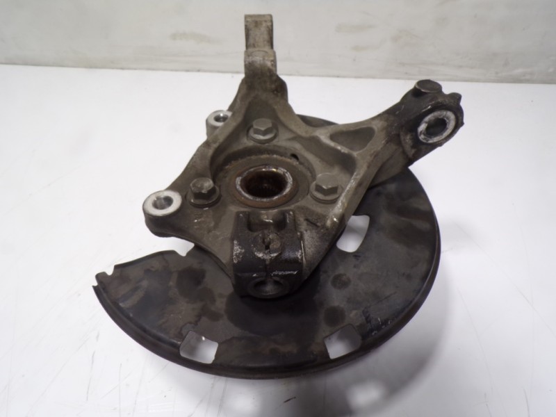 Recambio de mangueta delantera derecha para opel astra j lim. 1.6 cdti dpf referencia OEM IAM 13319483  