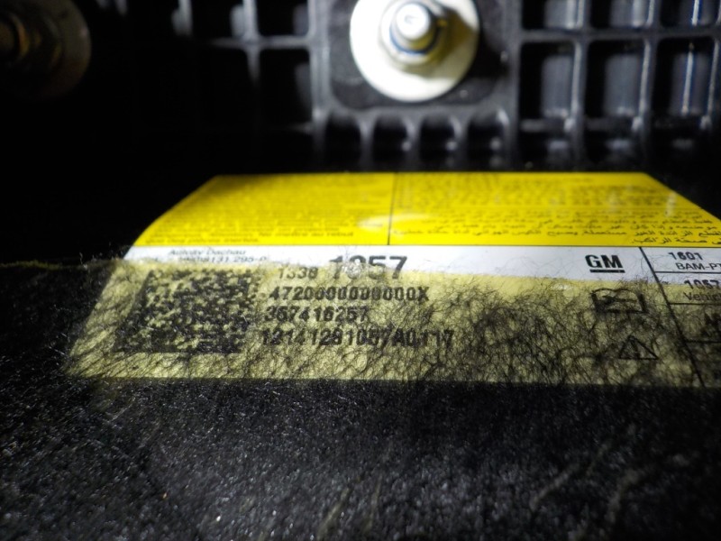 Recambio de salpicadero para opel astra j lim. 1.6 cdti dpf referencia OEM IAM 13301067  