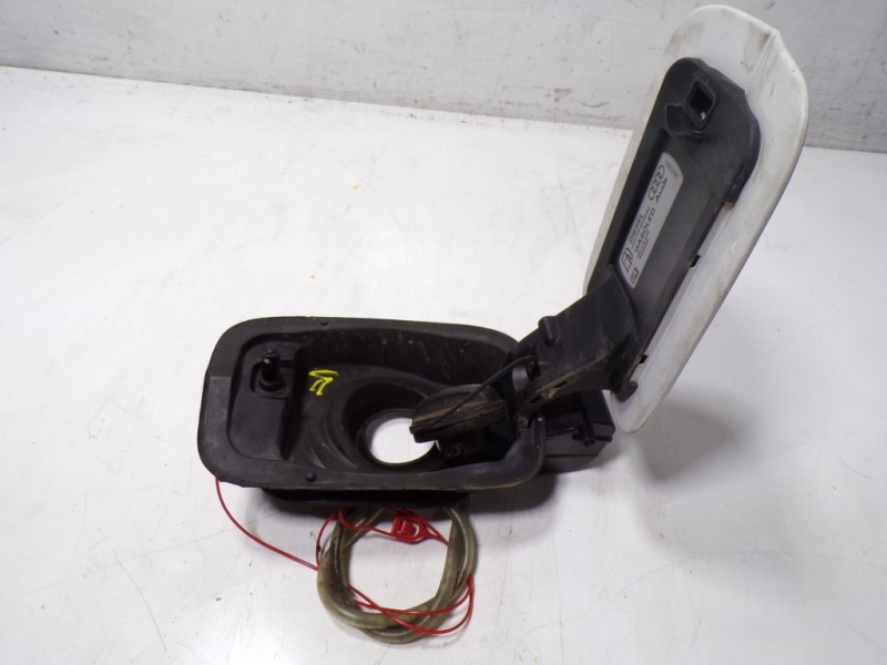 Recambio de tapa combustible para audi a3 (8v) 2.0 16v tdi referencia OEM IAM 8V3809907AGRU 8V3809906 