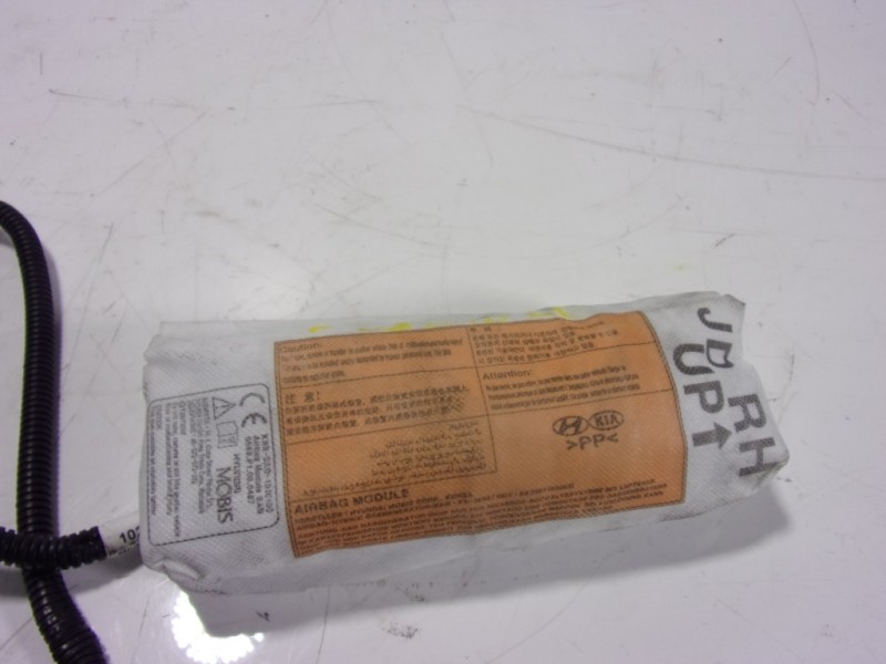 Recambio de airbag lateral derecho para kia cee´d 1.6 gdi cat referencia OEM IAM 88920A2000  