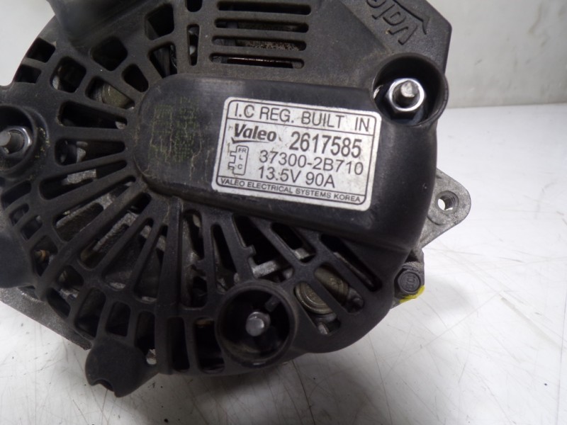 Recambio de alternador para kia cee´d 1.6 gdi cat referencia OEM IAM 373002B710 373002B710 2617585