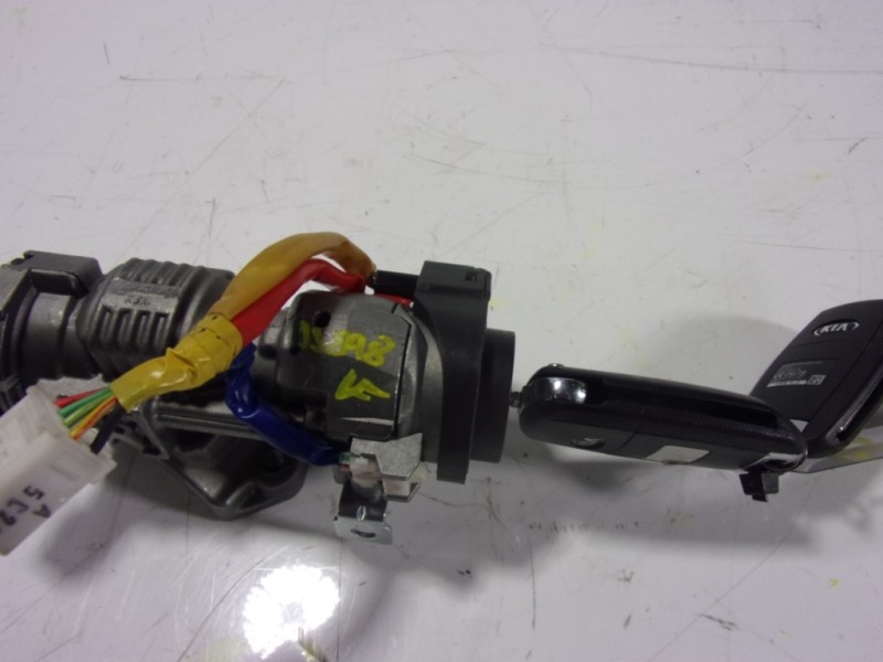 Recambio de antirrobo para kia cee´d 1.6 gdi cat referencia OEM IAM 819103X000  