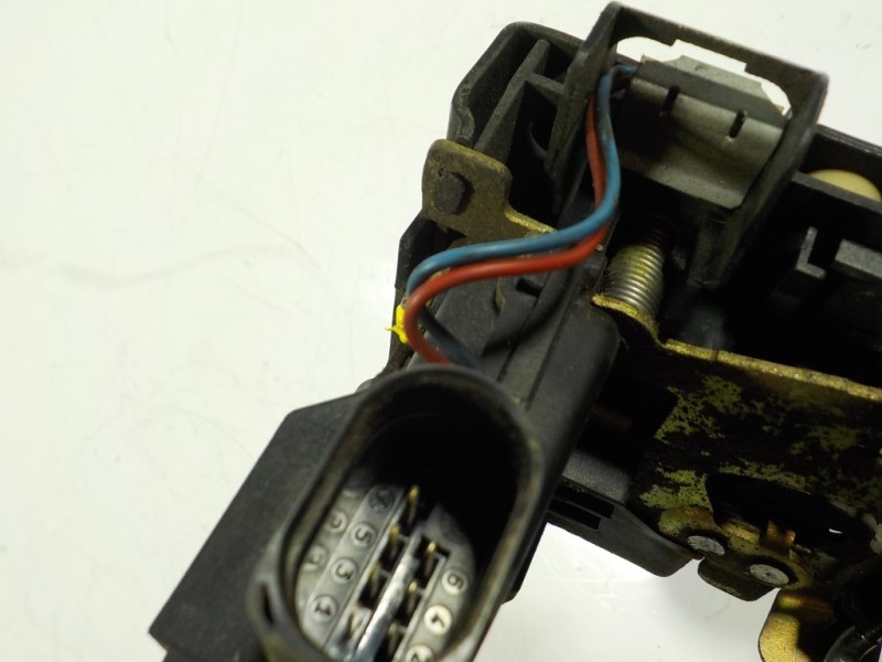 Recambio de cerradura puerta trasera derecha para audi a6 berlina (4b2) 2.4 (121kw) referencia OEM IAM  4B0839016B 