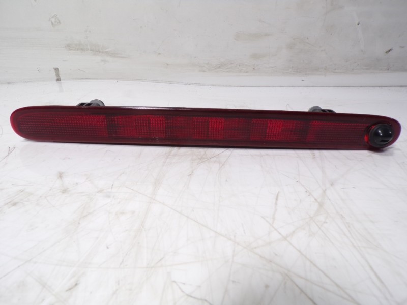 Recambio de piloto trasero central para suzuki vitara 1.4 16v boosterjet cat referencia OEM IAM  3581071LA 