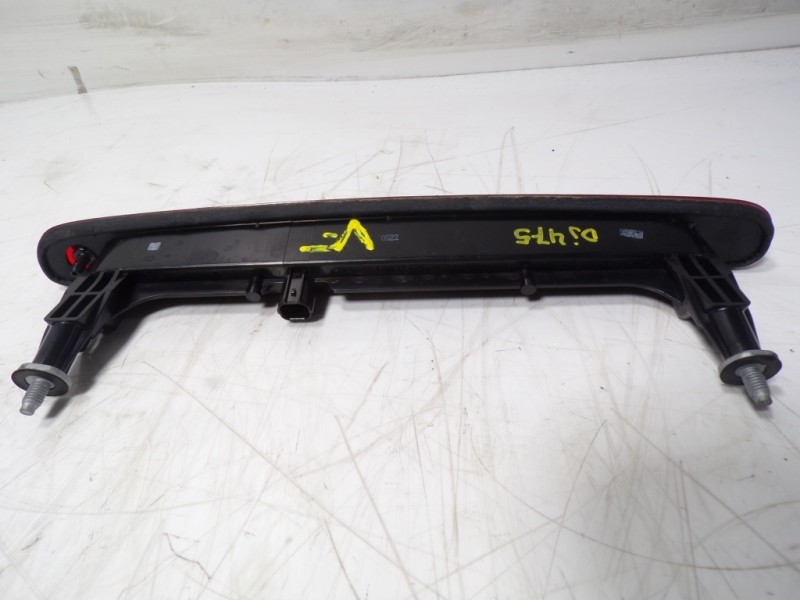 Recambio de piloto trasero central para suzuki vitara 1.4 16v boosterjet cat referencia OEM IAM  3581071LA 
