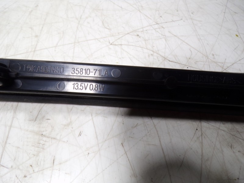 Recambio de piloto trasero central para suzuki vitara 1.4 16v boosterjet cat referencia OEM IAM  3581071LA 